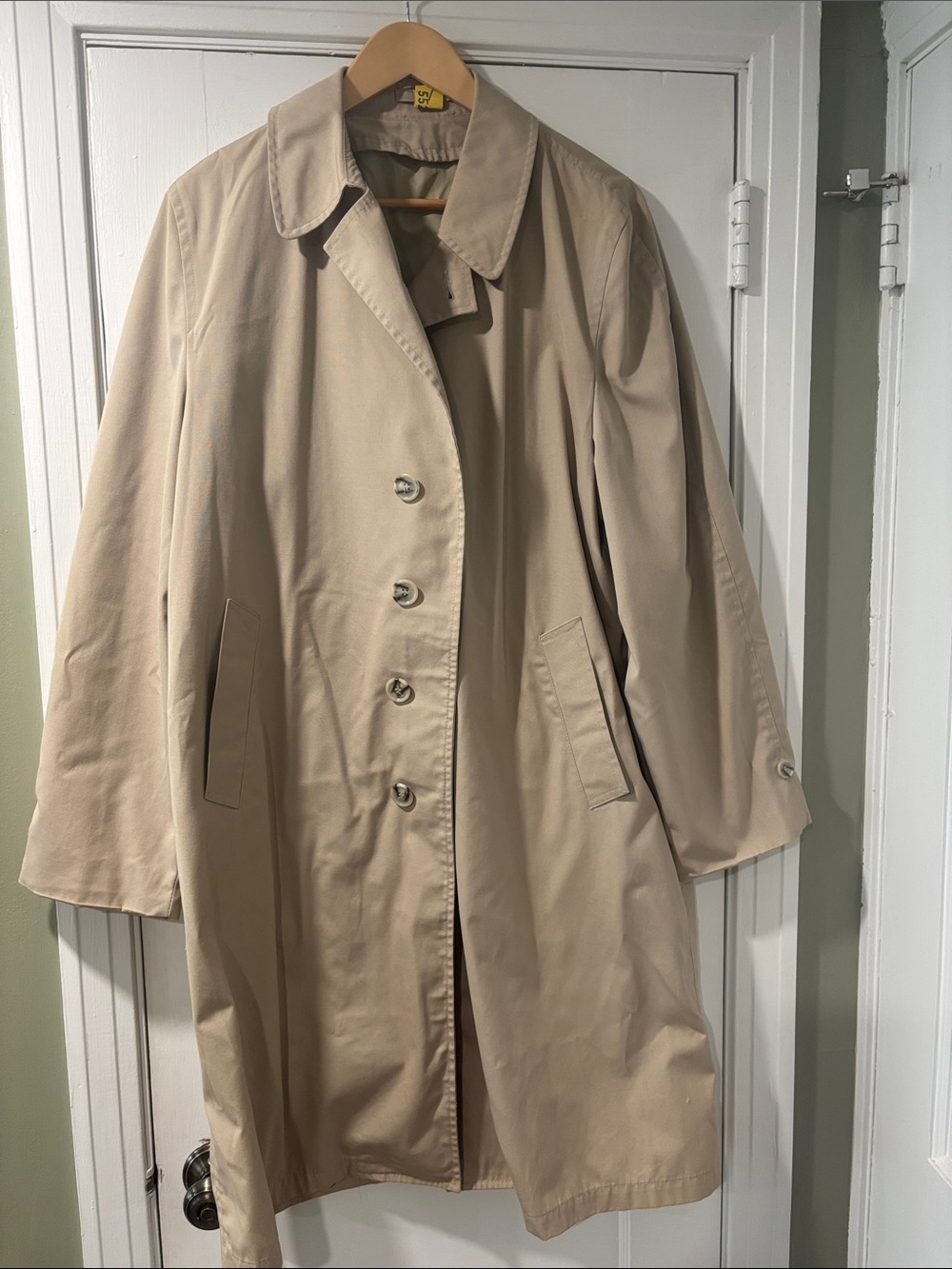 Vintage Women's Beige Trench Coat - Classic Single-Breasted Outerwear